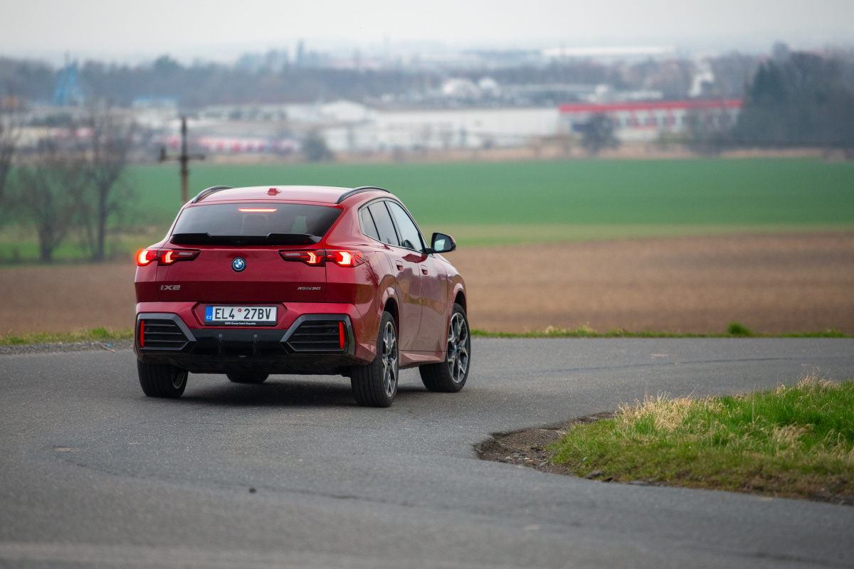 p90542936_highres_bmw-ix2-03-2024