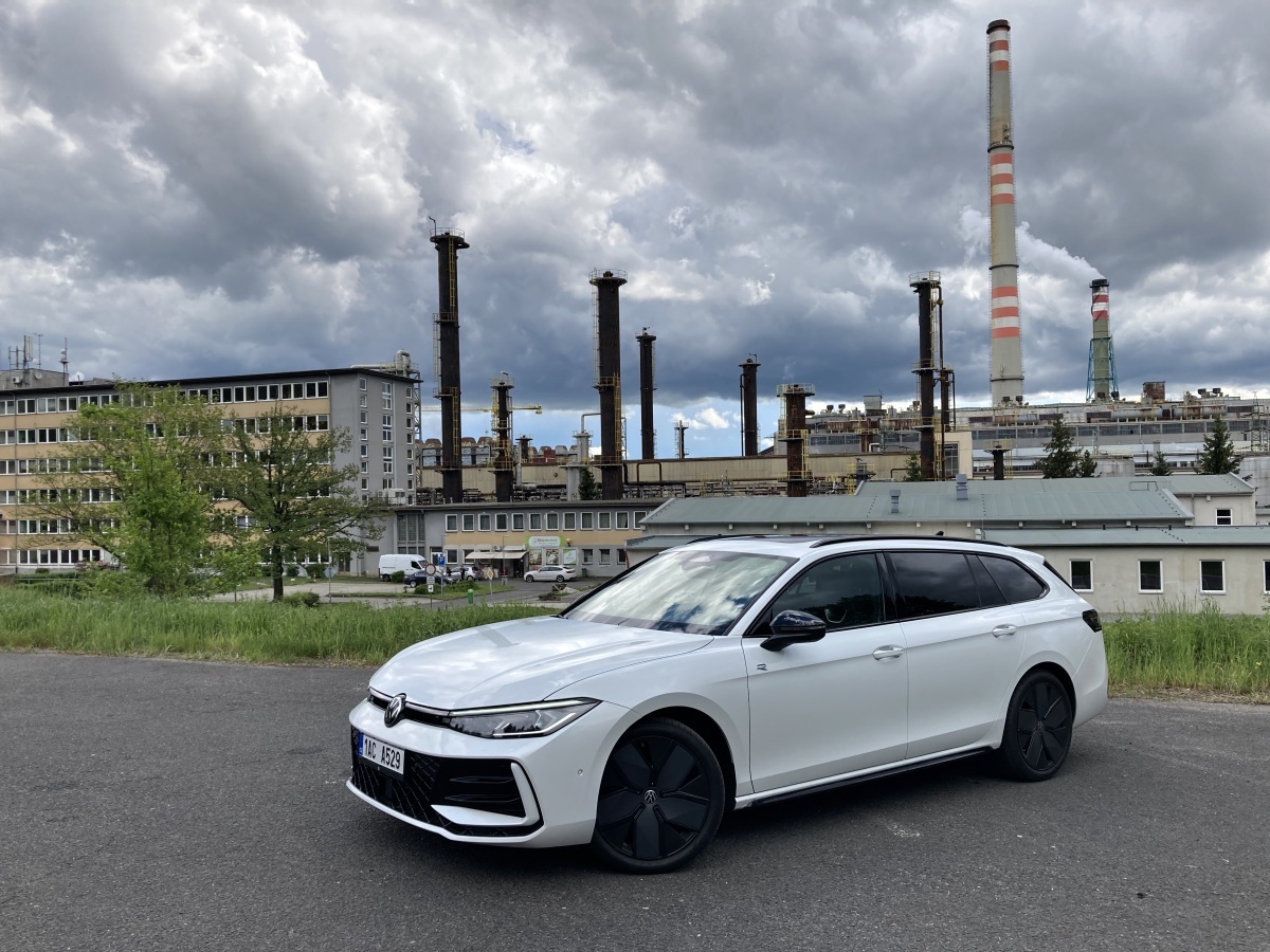volkswagen-passat-2024-11
