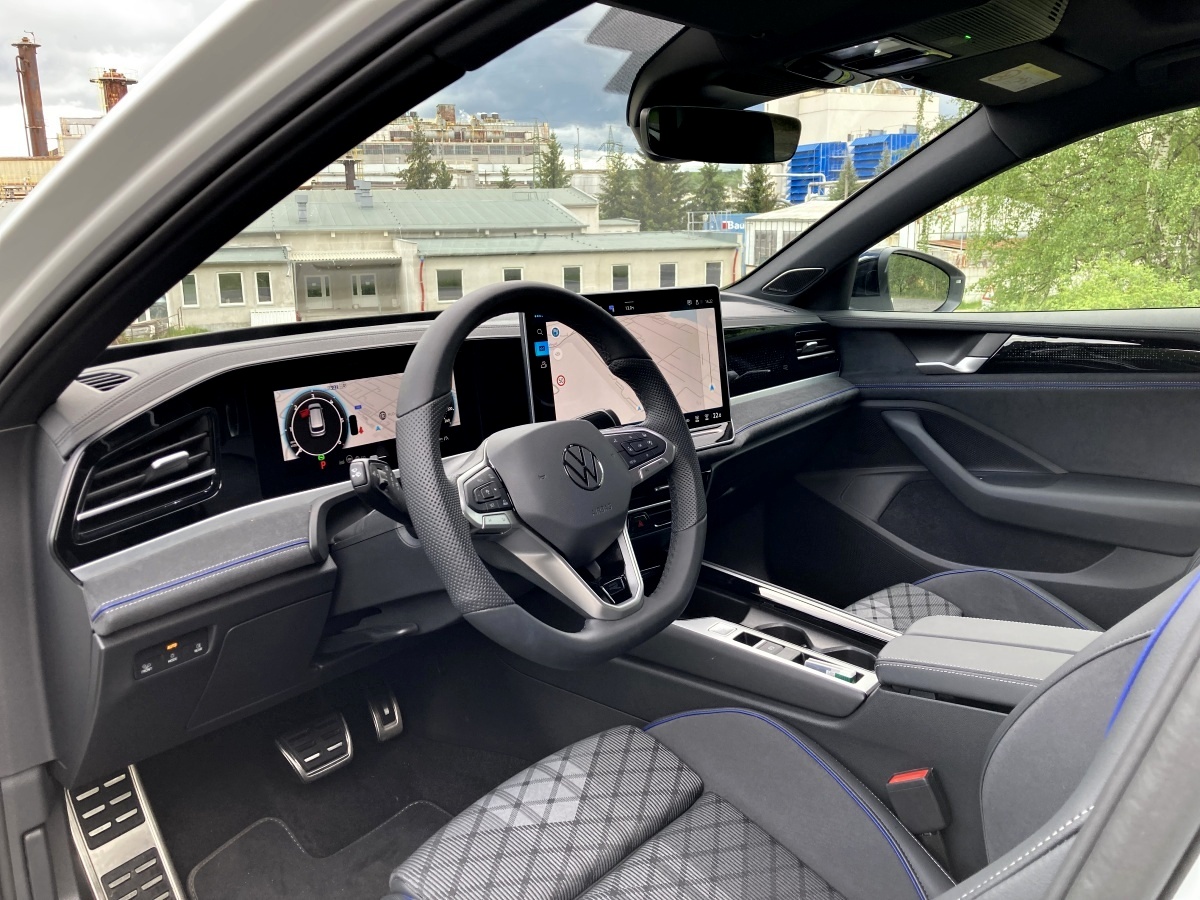 volkswagen-passat-2024-24