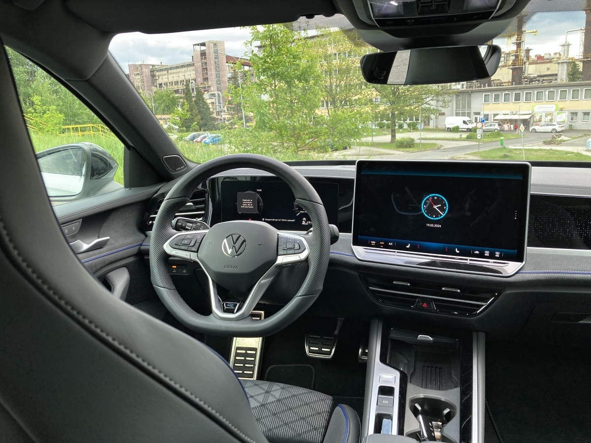 volkswagen-passat-2024-25