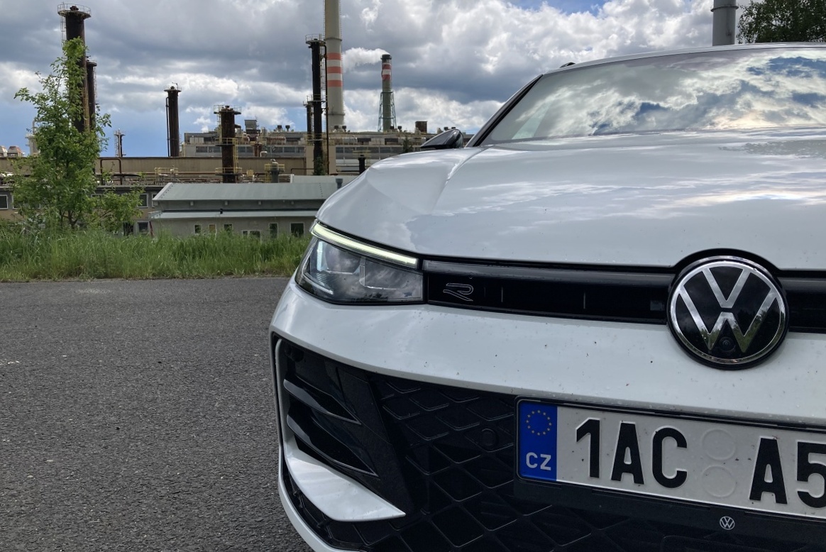 volkswagen-passat-2024-32