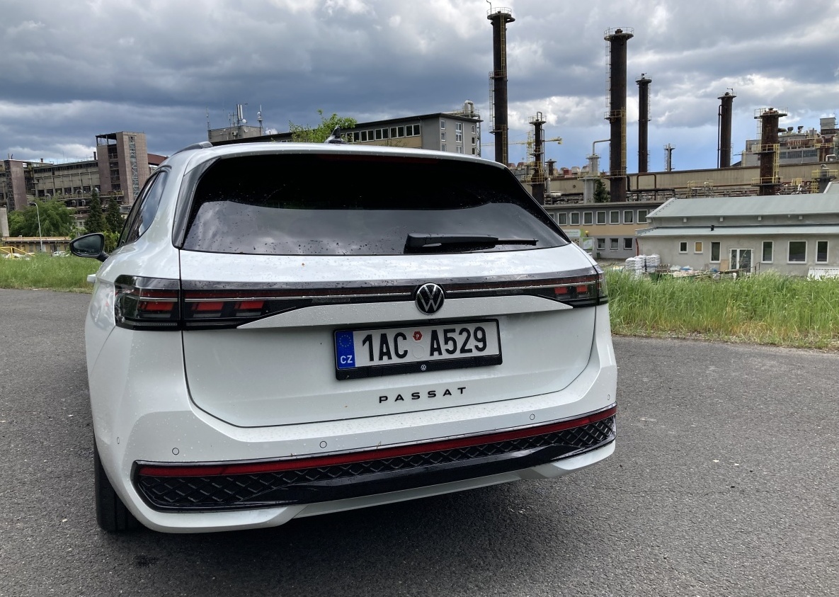 volkswagen-passat-2024-38