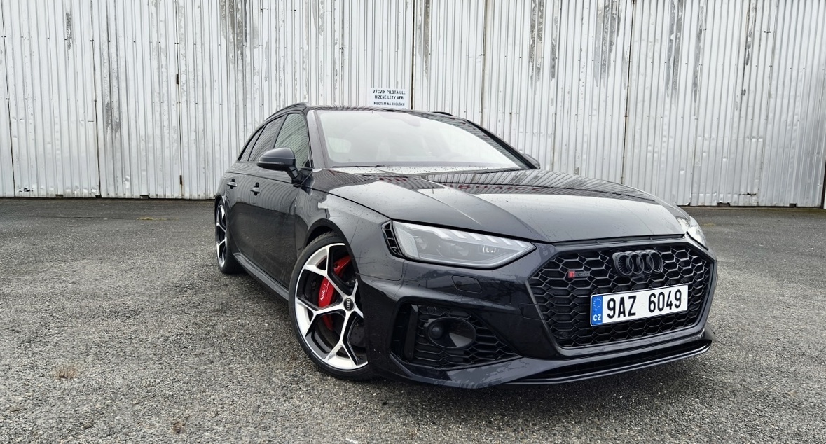 audi-rs-4-avant-2024-1