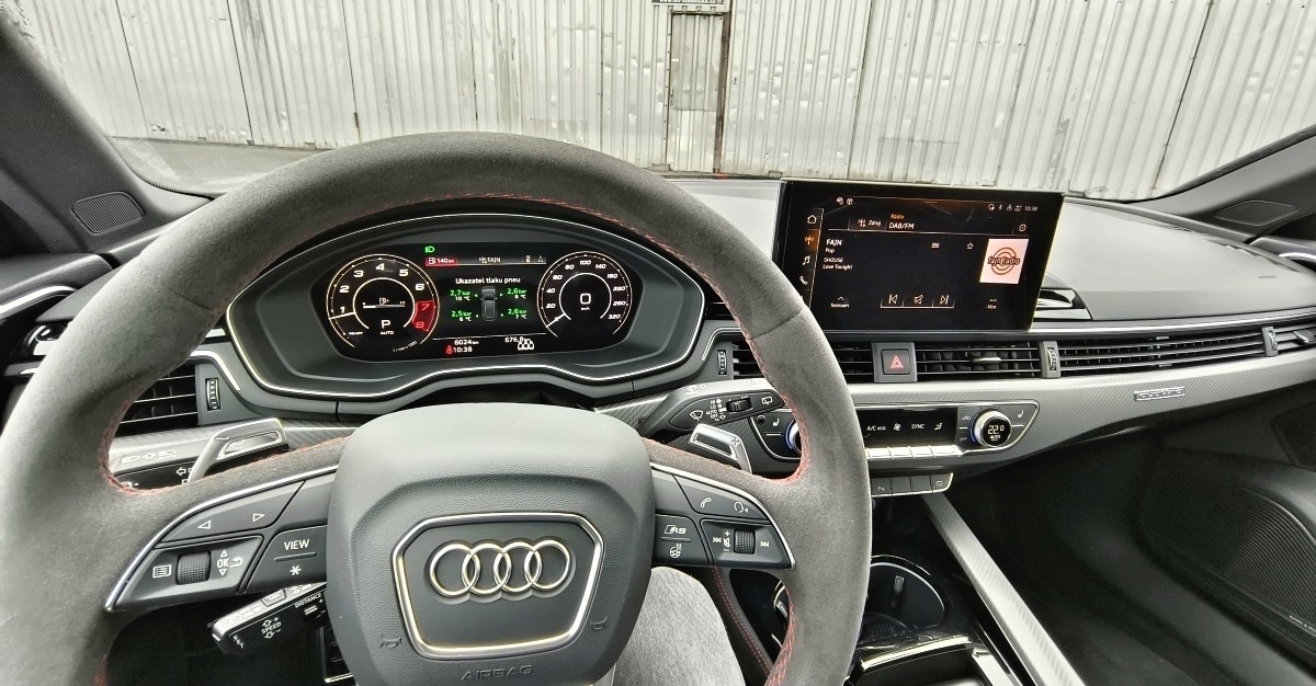 audi-rs-4-avant-2024-28