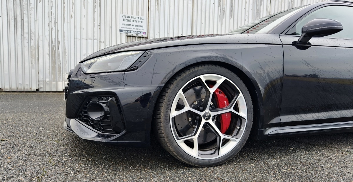 audi-rs-4-avant-2024-30