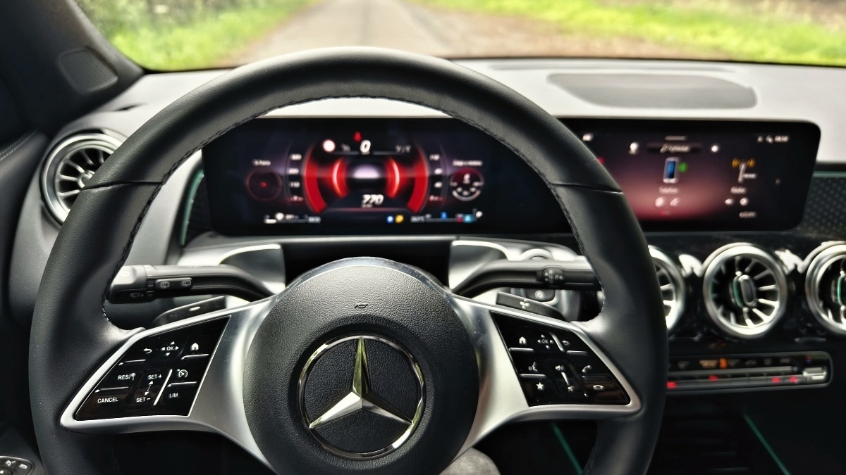 mercedes-benz-glb-2024-12