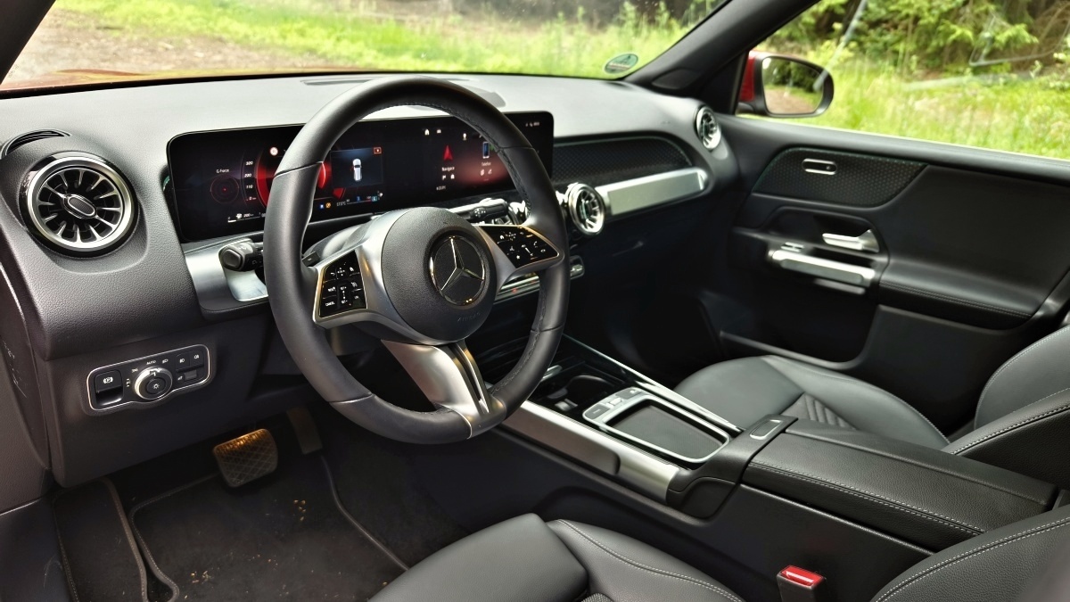 mercedes-benz-glb-2024-19