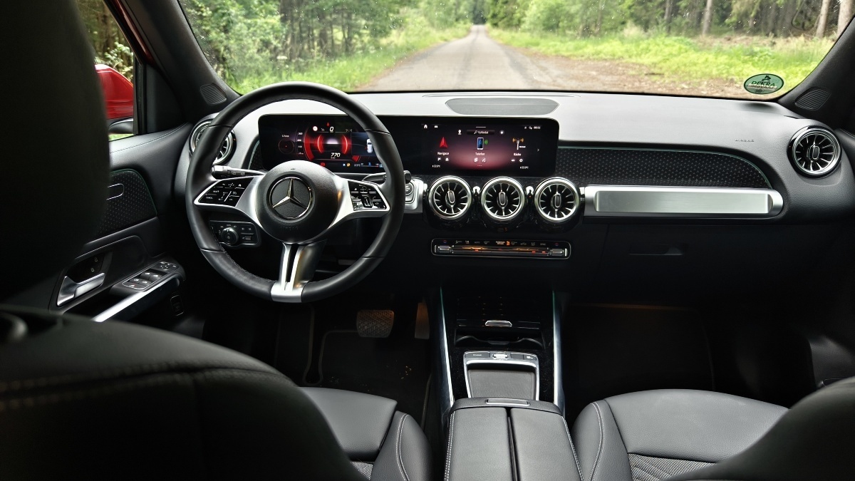 mercedes-benz-glb-2024-22