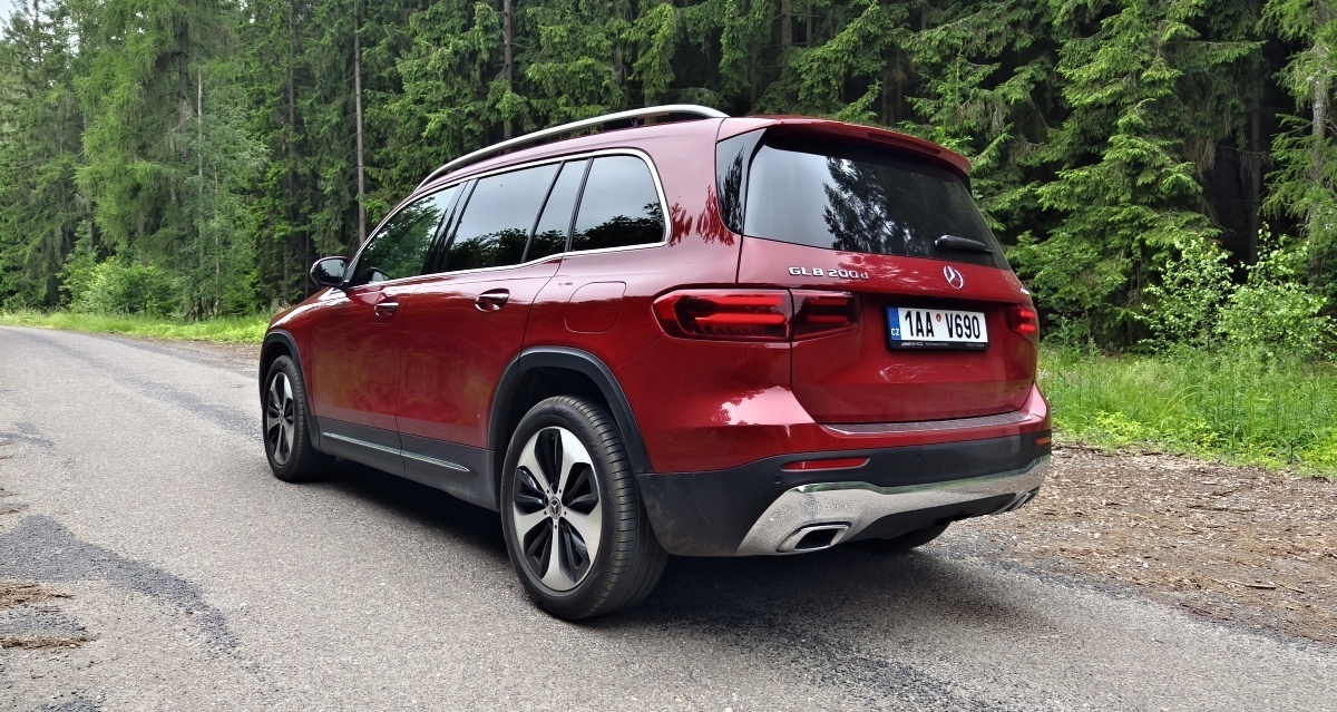 mercedes-benz-glb-2024-27