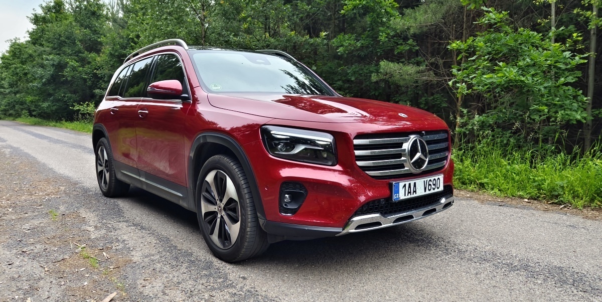 mercedes-benz-glb-2024-3