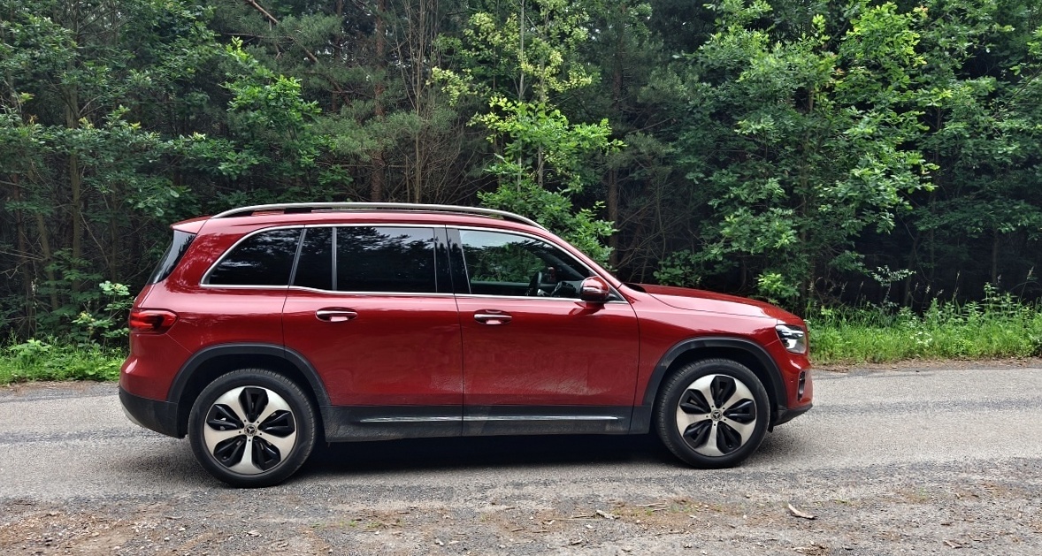 mercedes-benz-glb-2024-33