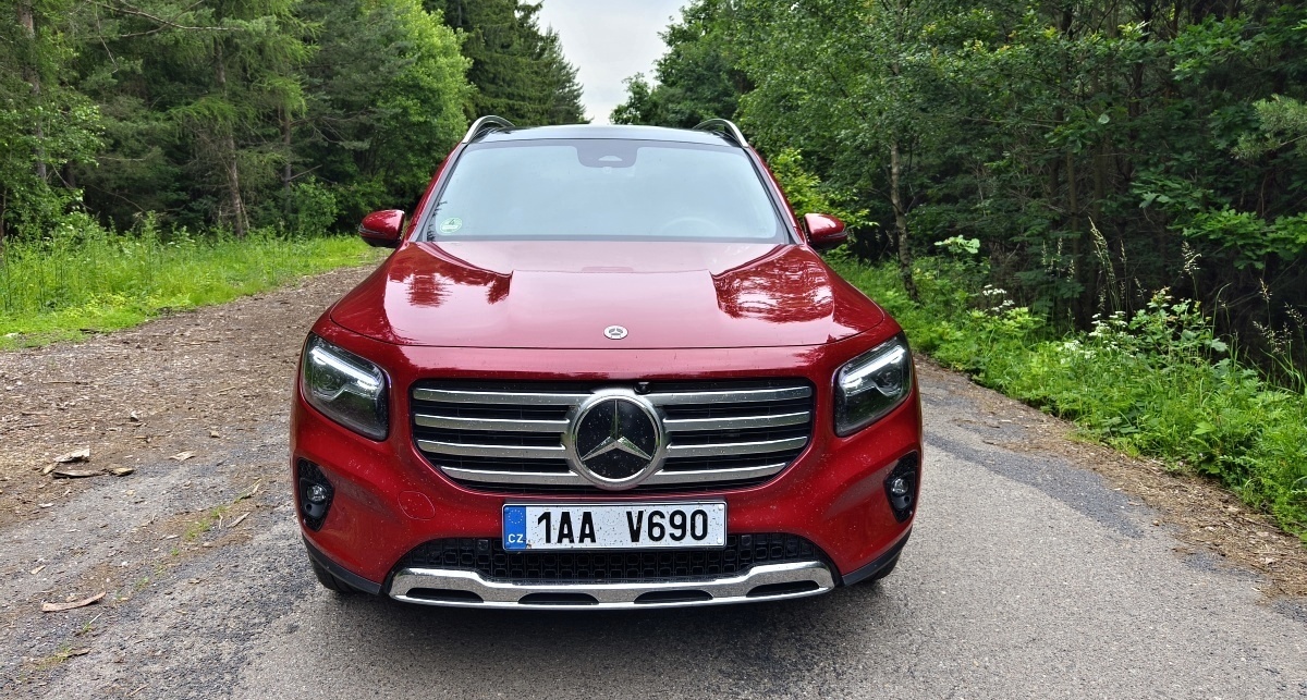 mercedes-benz-glb-2024-5