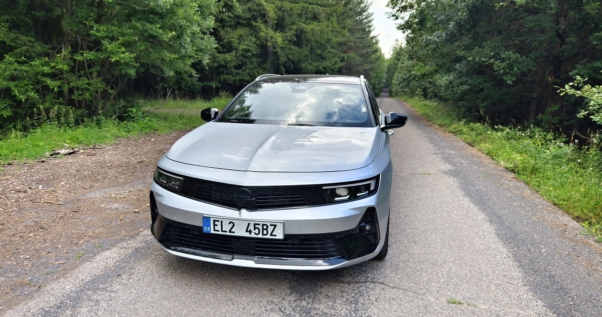 opel-astra-sports-tourer-gse-2024-1