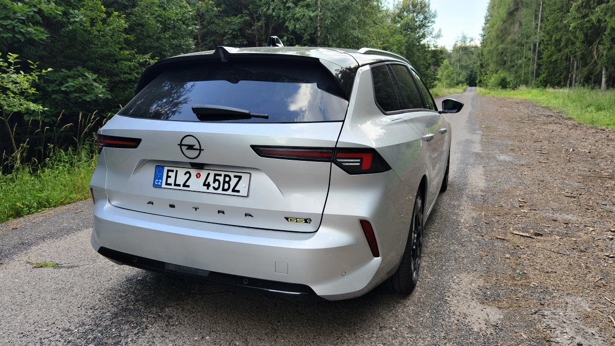 opel-astra-sports-tourer-gse-2024-16