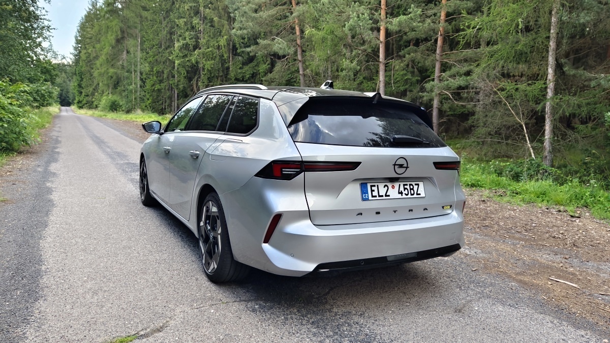 opel-astra-sports-tourer-gse-2024-19