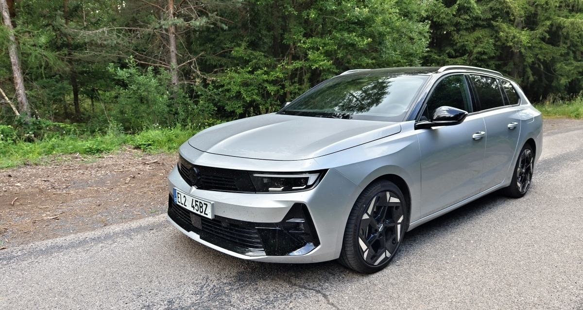 opel-astra-sports-tourer-gse-2024-8