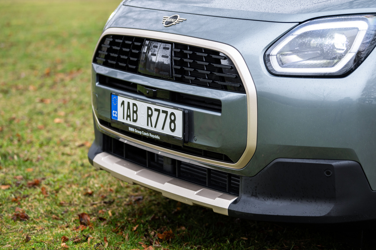 p90542906_highres_mini-countryman-03-2