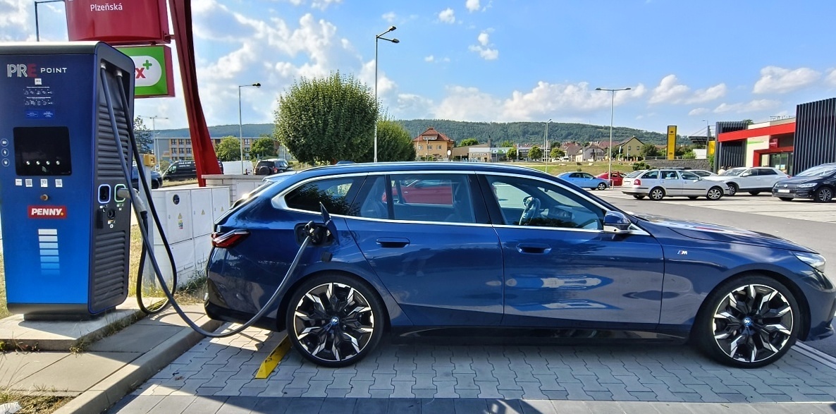 bmw-i5-touring-11