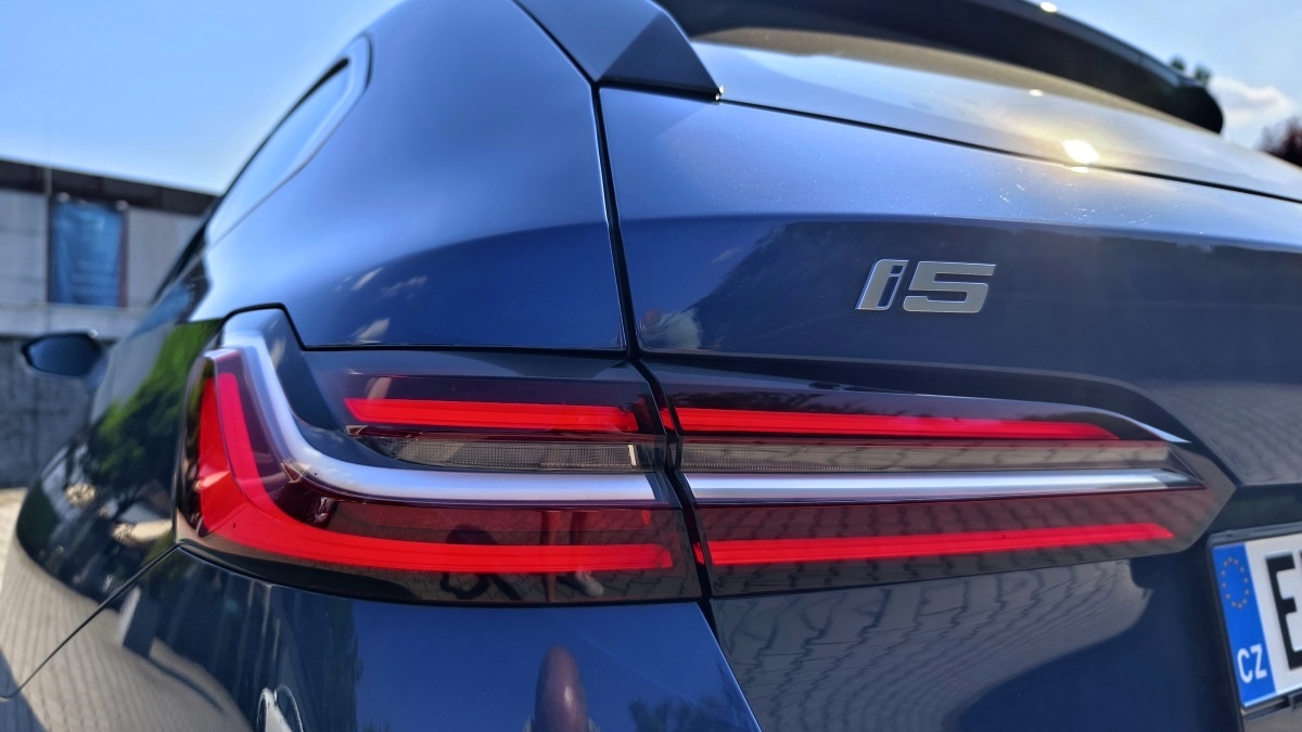 bmw-i5-touring-29