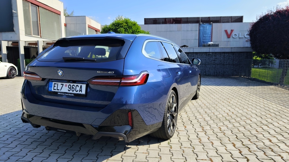 bmw-i5-touring-33