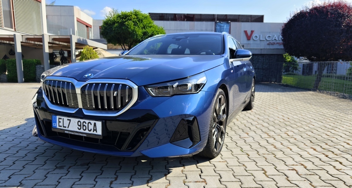bmw-i5-touring-8
