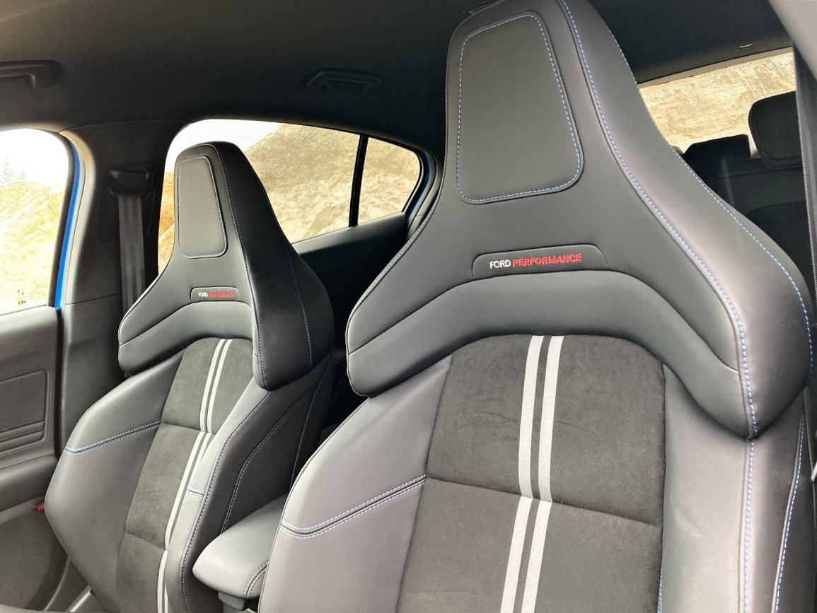 ford-focus-st-2024-17