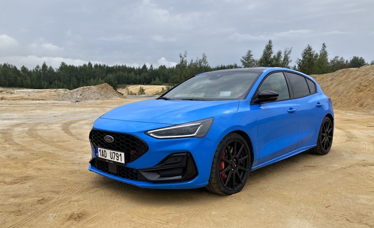 ford-focus-st-2024-2