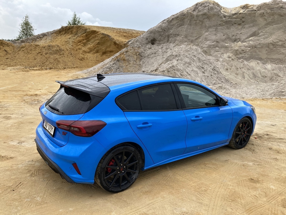 ford-focus-st-2024-30