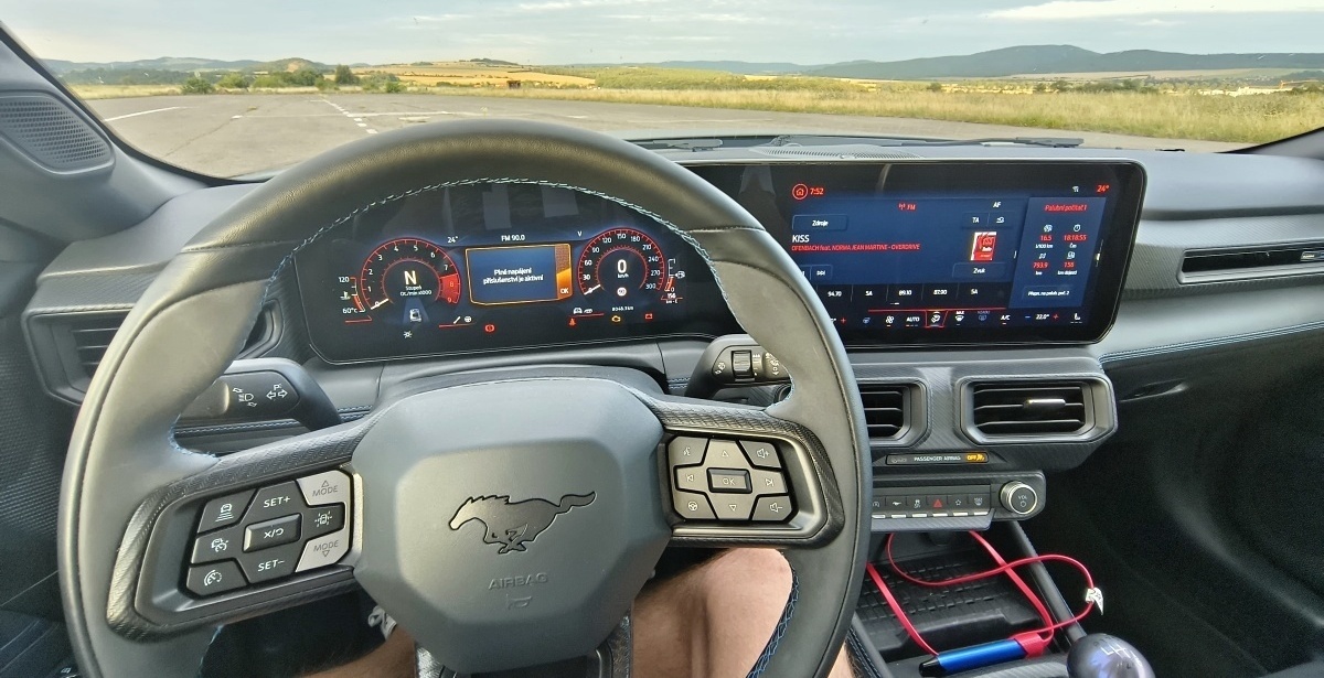 ford-mustang-dark-horse-32