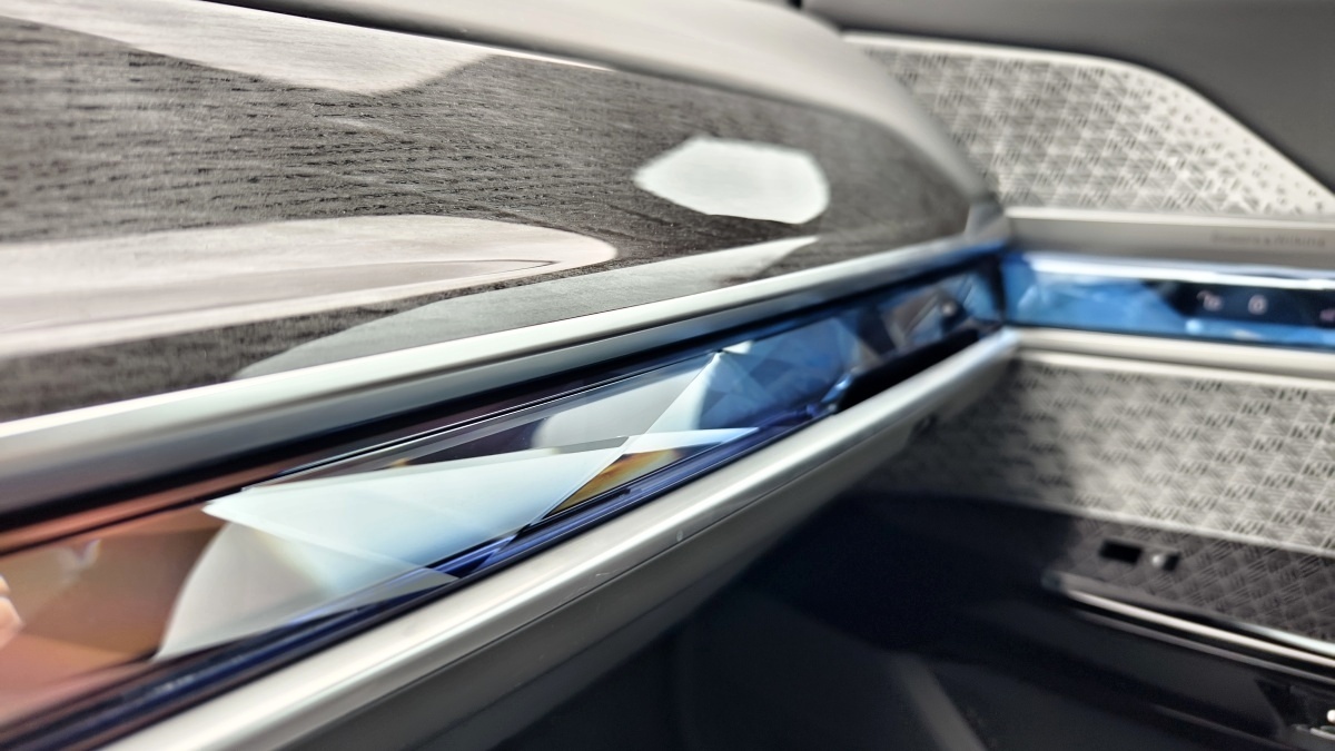 bmw-i7-m70-2024-20