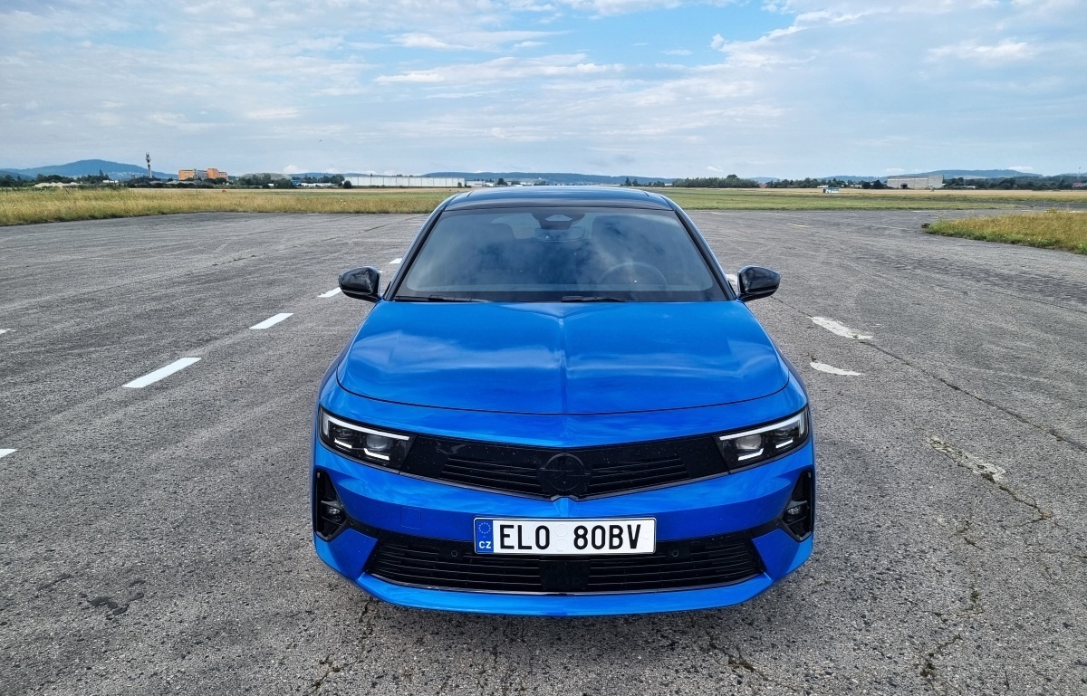 opel-astra-2024-2