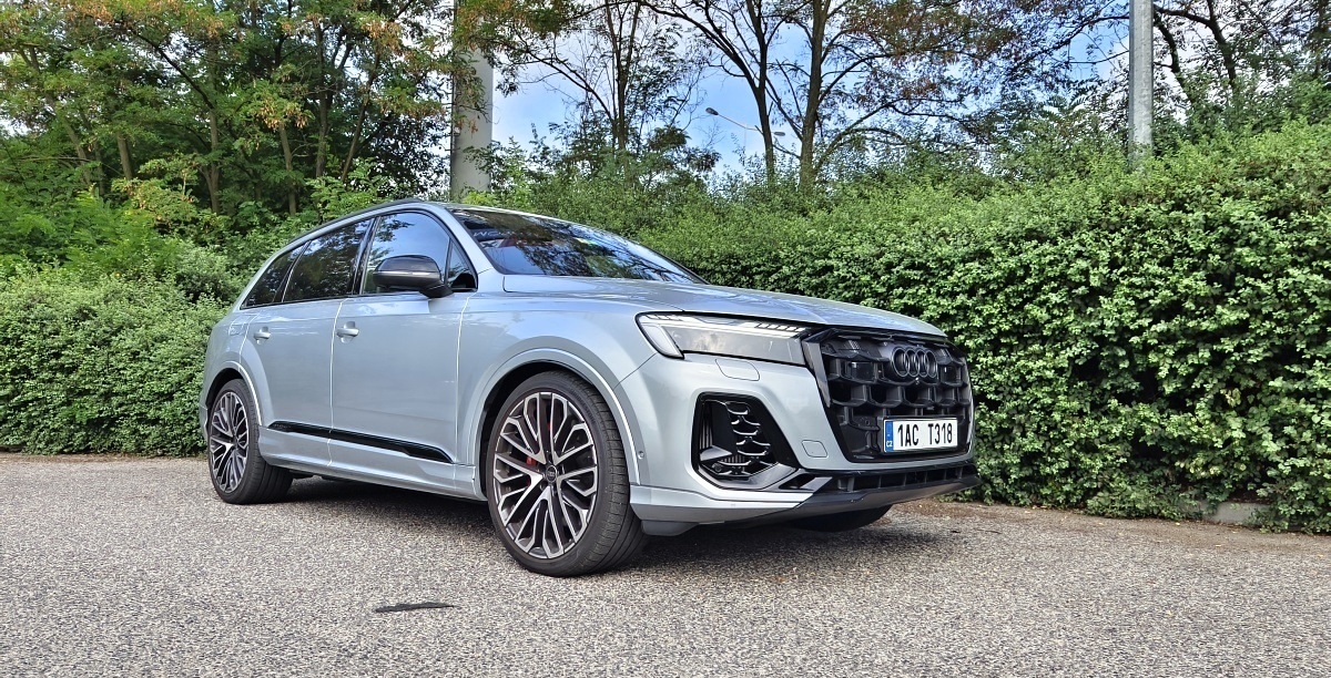 audi-sq7-2024-10