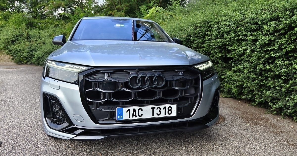 audi-sq7-2024-2
