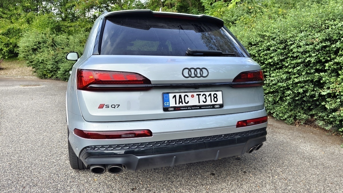 audi-sq7-2024-30