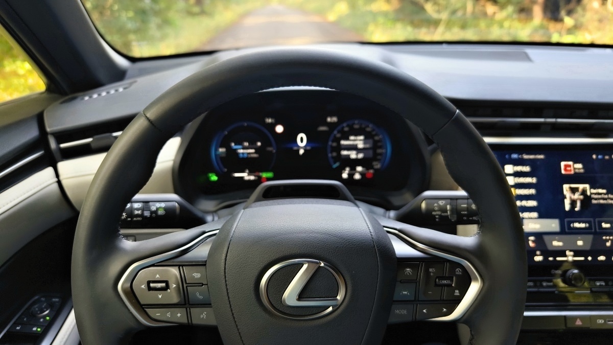 lexus-lbx-2024-14