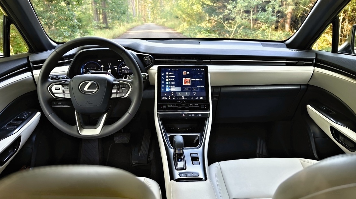 lexus-lbx-2024-23