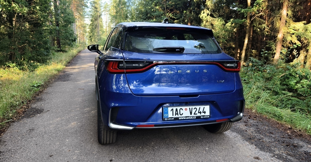 lexus-lbx-2024-26