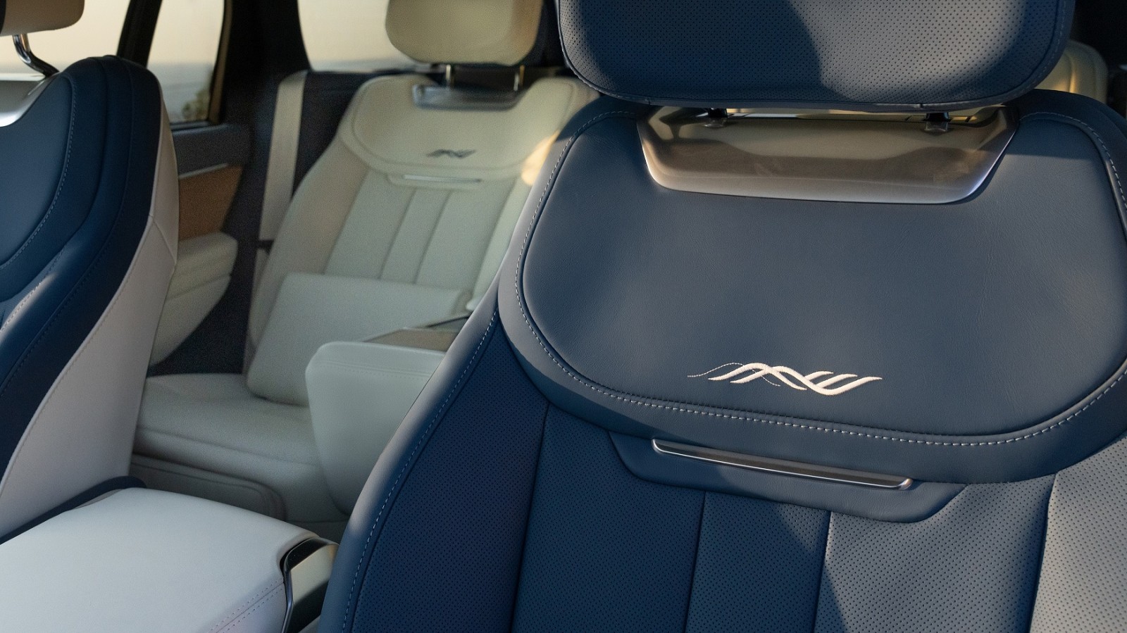 range-rover-sv-riviera_duotone-shoulder-pads