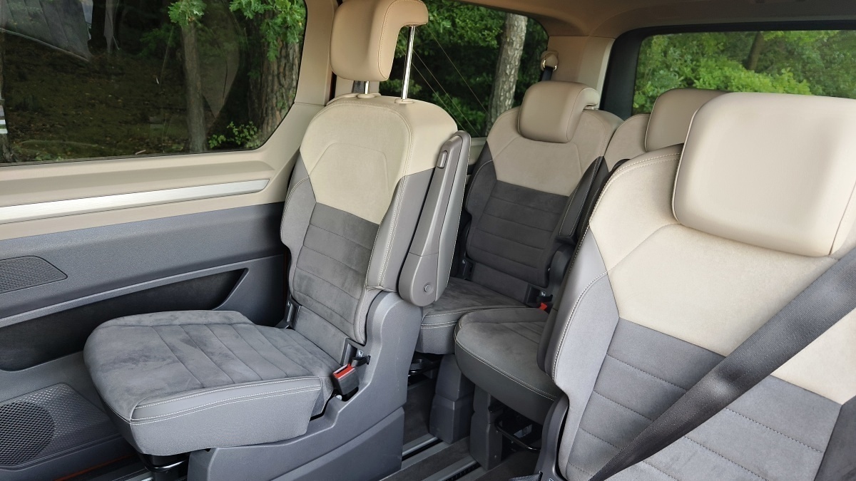 volkswagen-multivan-t7-edition-2024-26