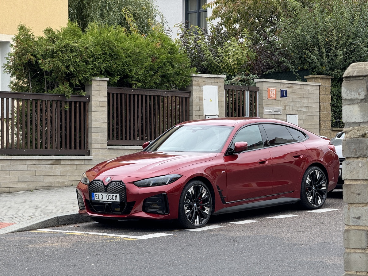 bmw-i4-2024-2