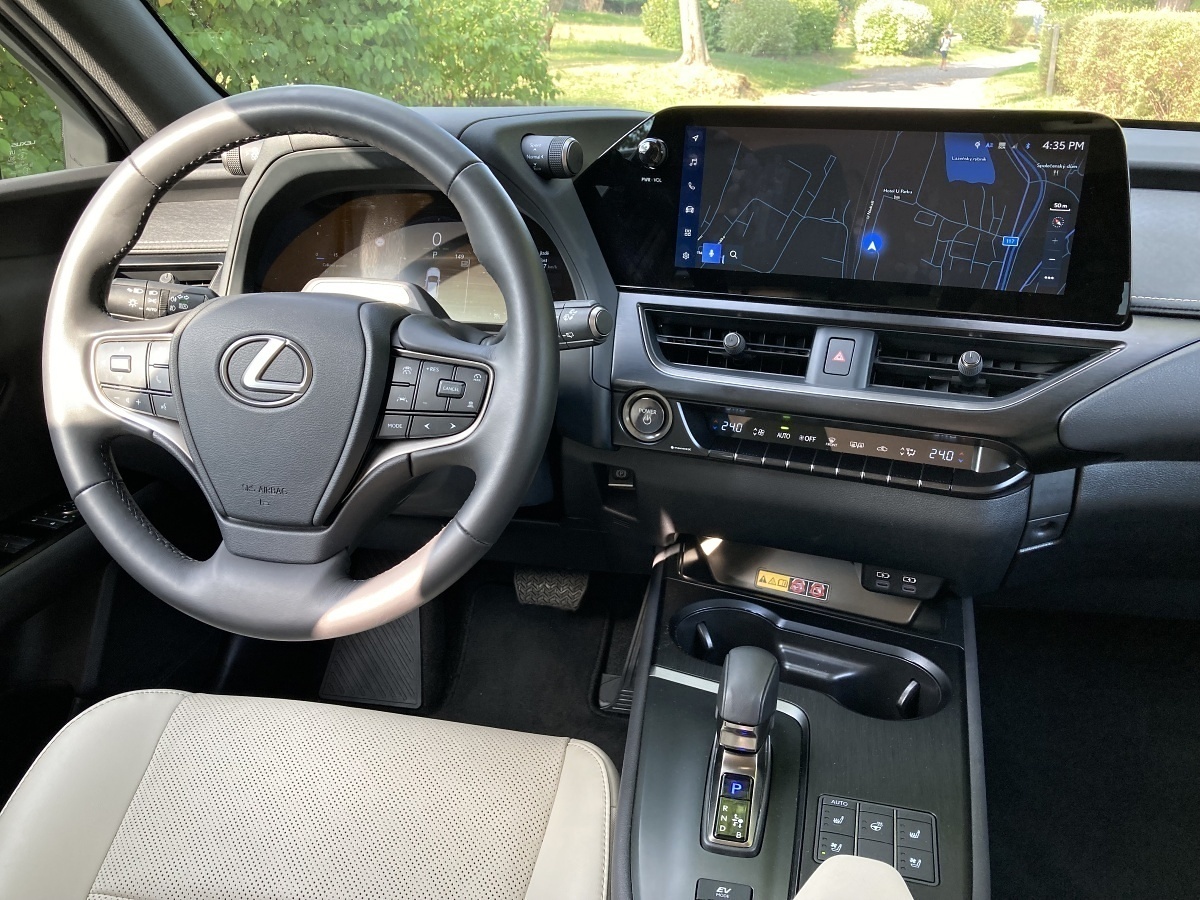 lexus-ux-2024-15