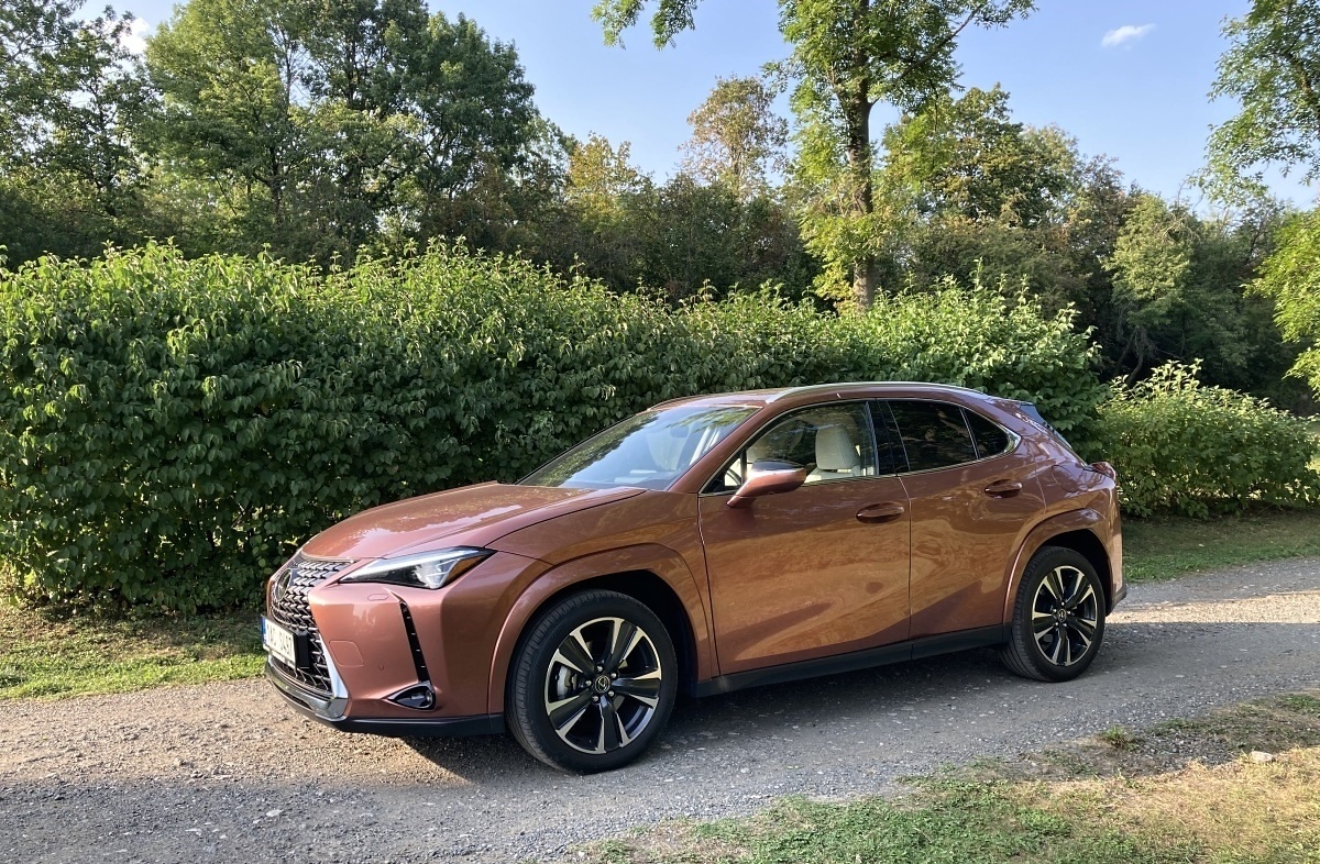 lexus-ux-2024-21