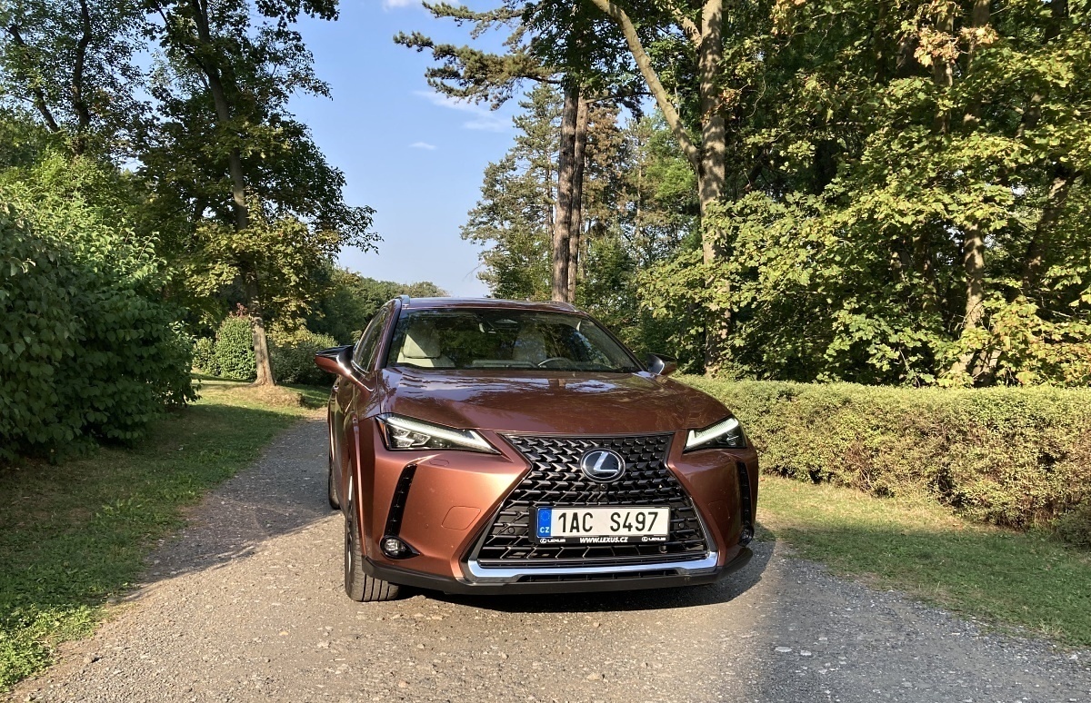 lexus-ux-2024-27