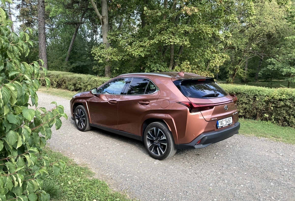 lexus-ux-2024-7