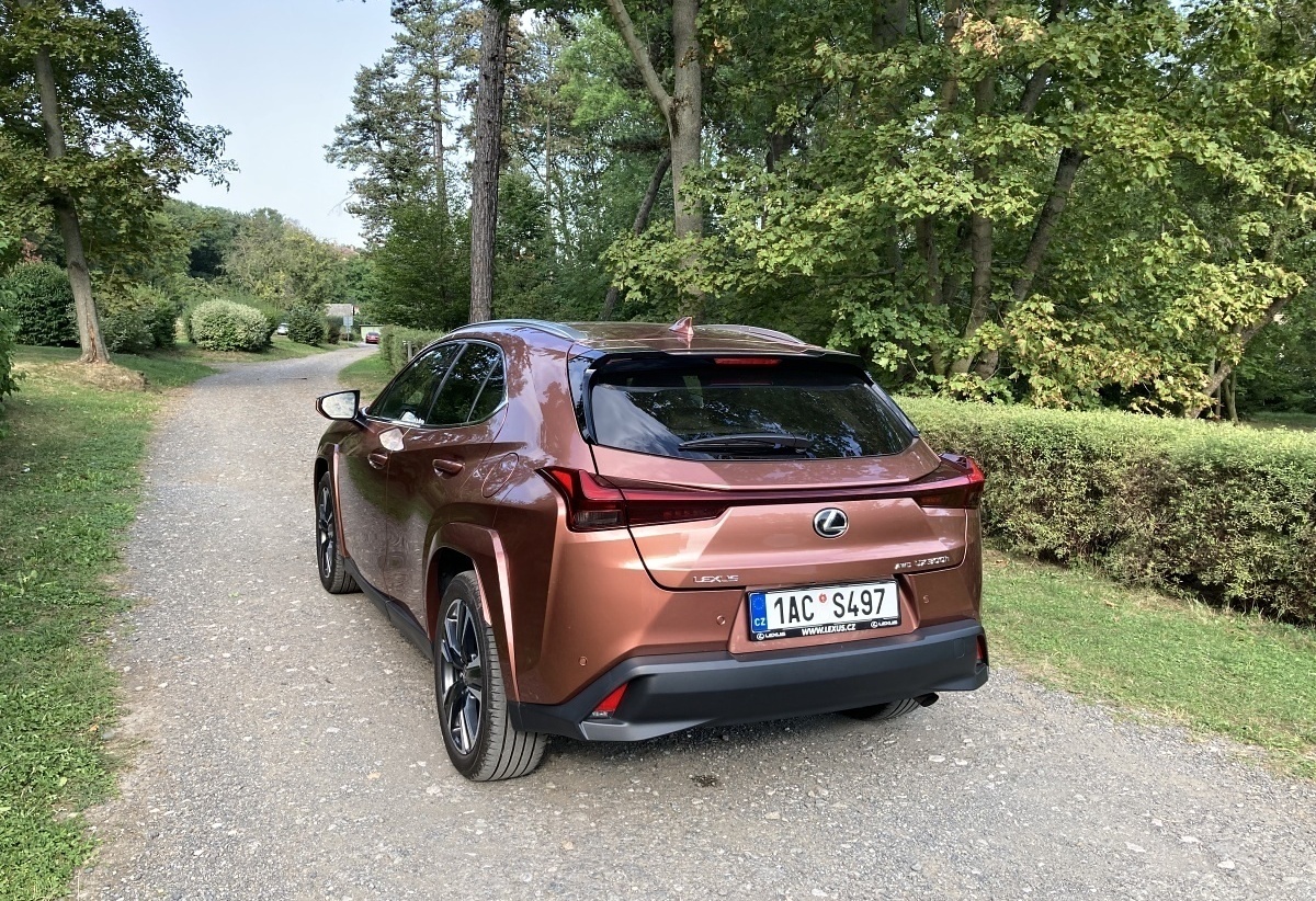 lexus-ux-2024-8