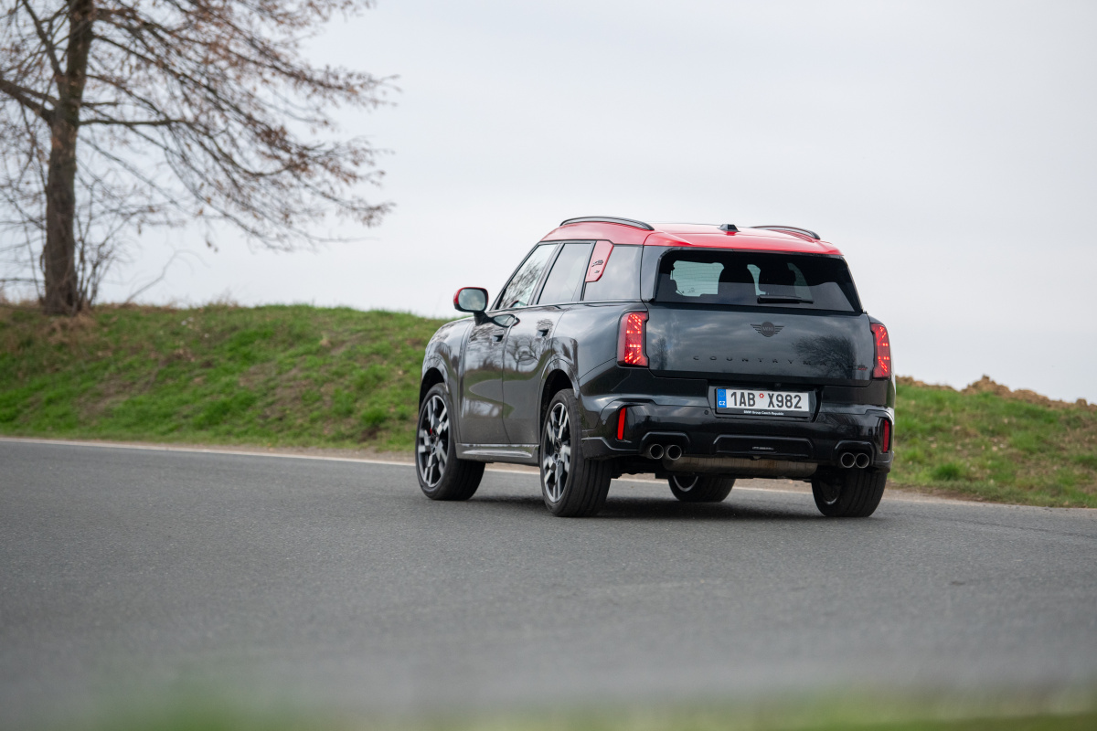 p90542903_highres_mini-countryman-03-2