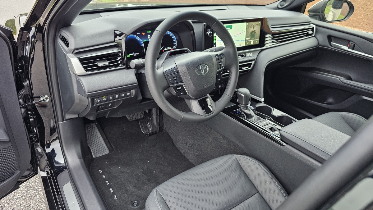 toyota-camry-2025-11