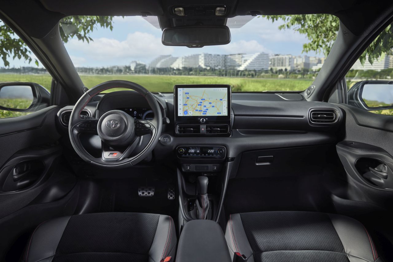 2025_yaris_gr_sport_image_7