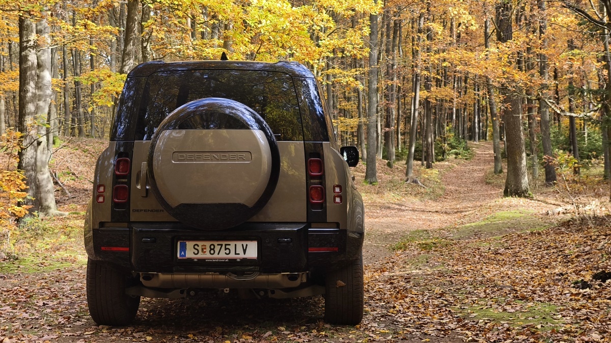 land-rover-defender-2024-11