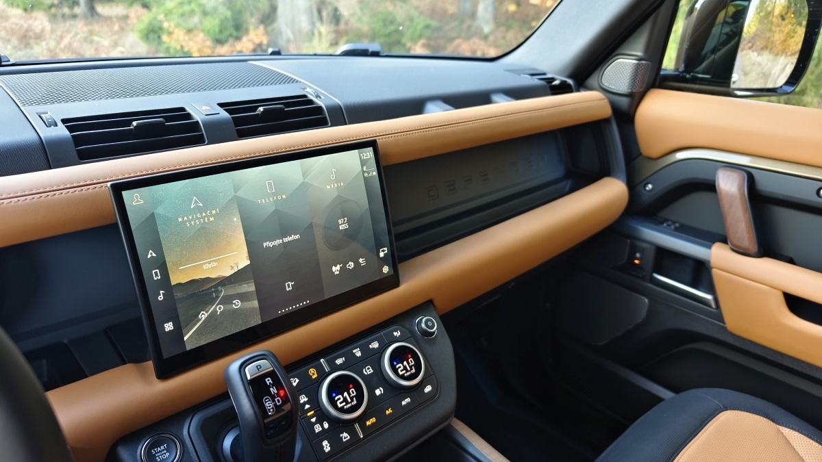 land-rover-defender-2024-21